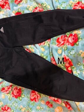 Medium adidas leggings